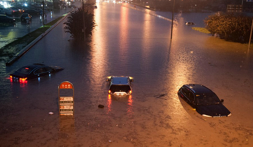 资料图-北京暴雨汽车被淹